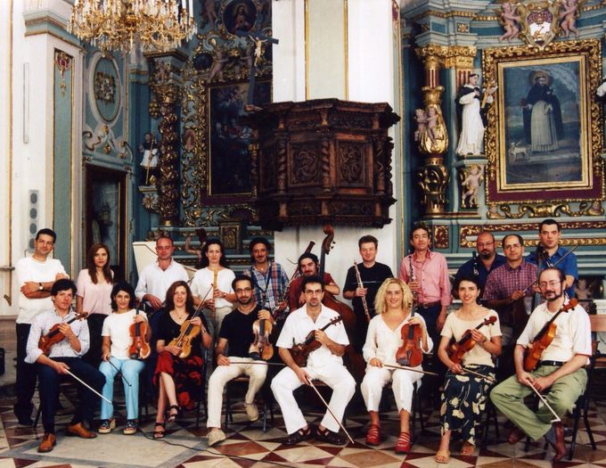 L'Orchestra del Settecento durante la registrazione del CD nel luglio 2002 presso la Chiesa di San Domenico (sec. XVII) nel Borgo Antico di Ceglie Messapica.